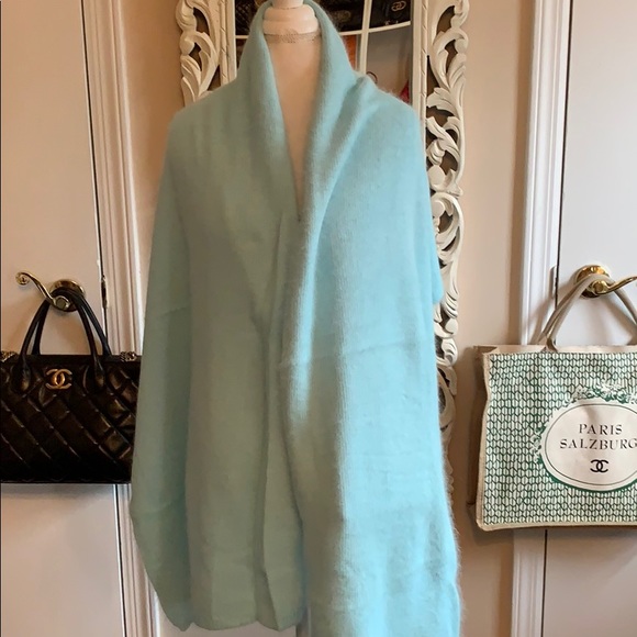 Light Blue NWT Angora Scarf/Wrap - Picture 2 of 4
